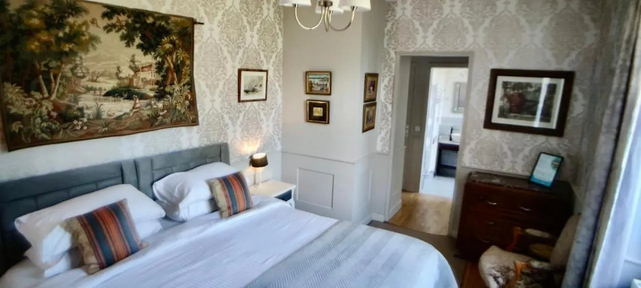 La Petite Auberge Carennac Bed & Breakfast